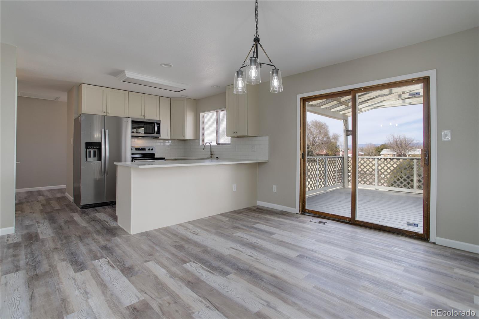 293 W Hahns Peak Avenue