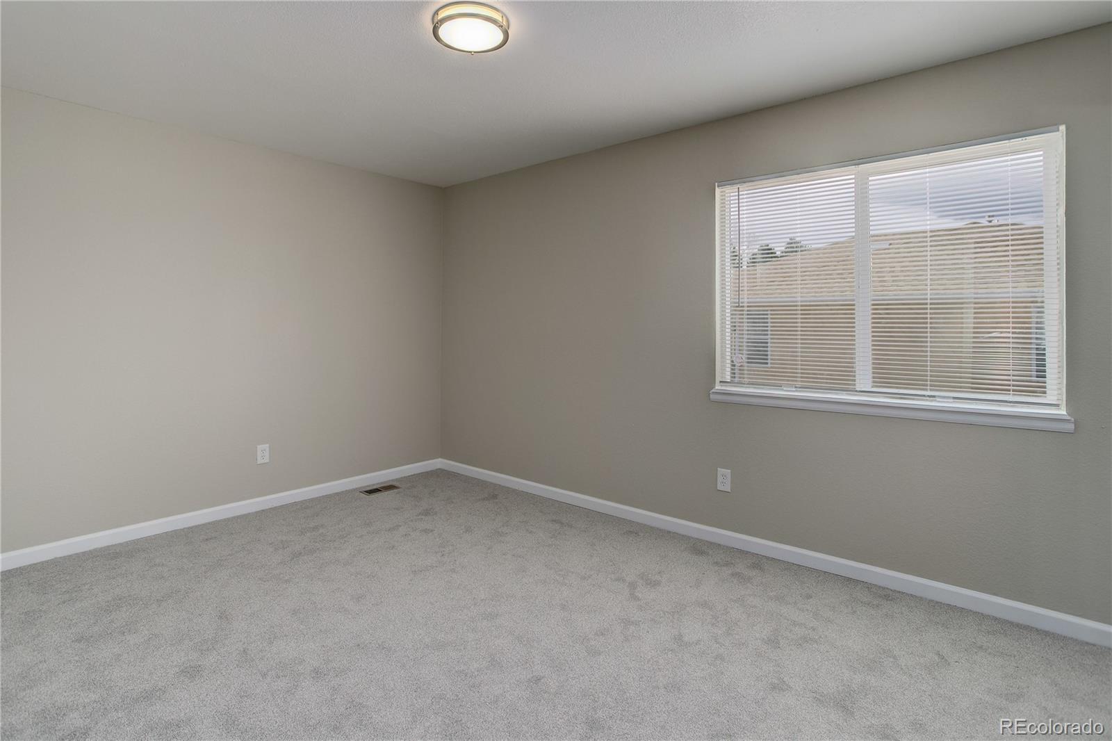 293 W Hahns Peak Avenue