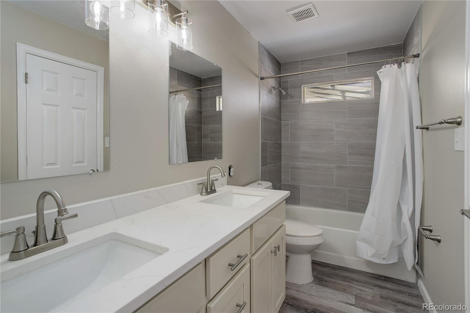 293 W Hahns Peak Avenue