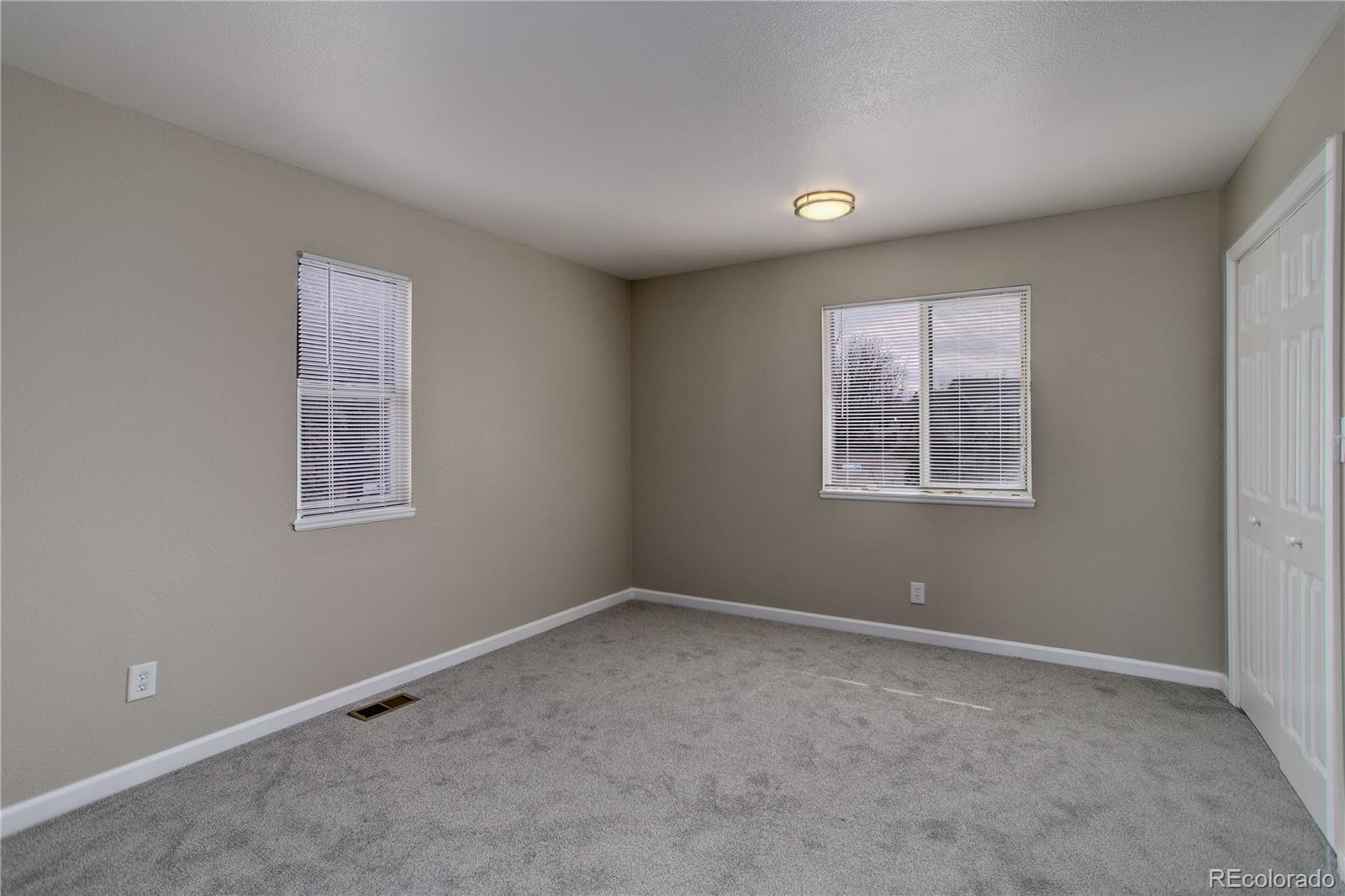 293 W Hahns Peak Avenue