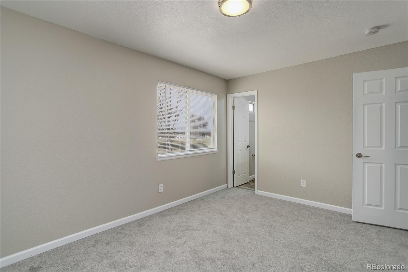 293 W Hahns Peak Avenue