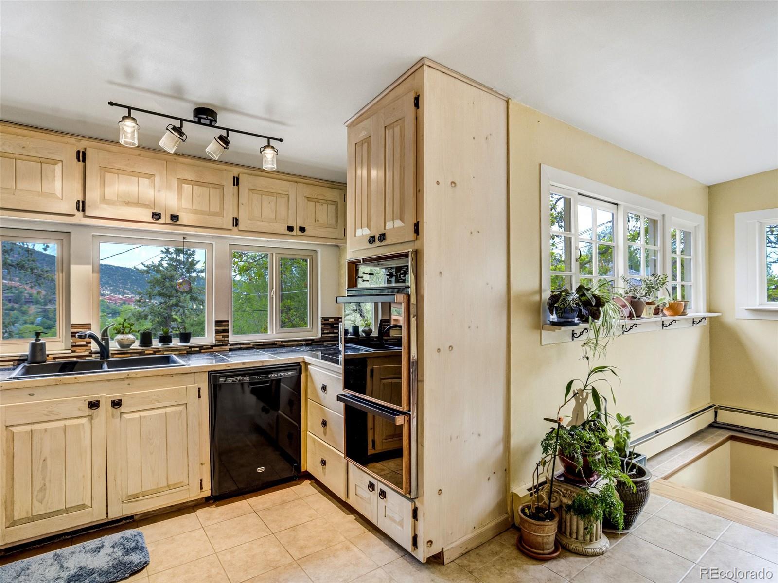 902 High Road