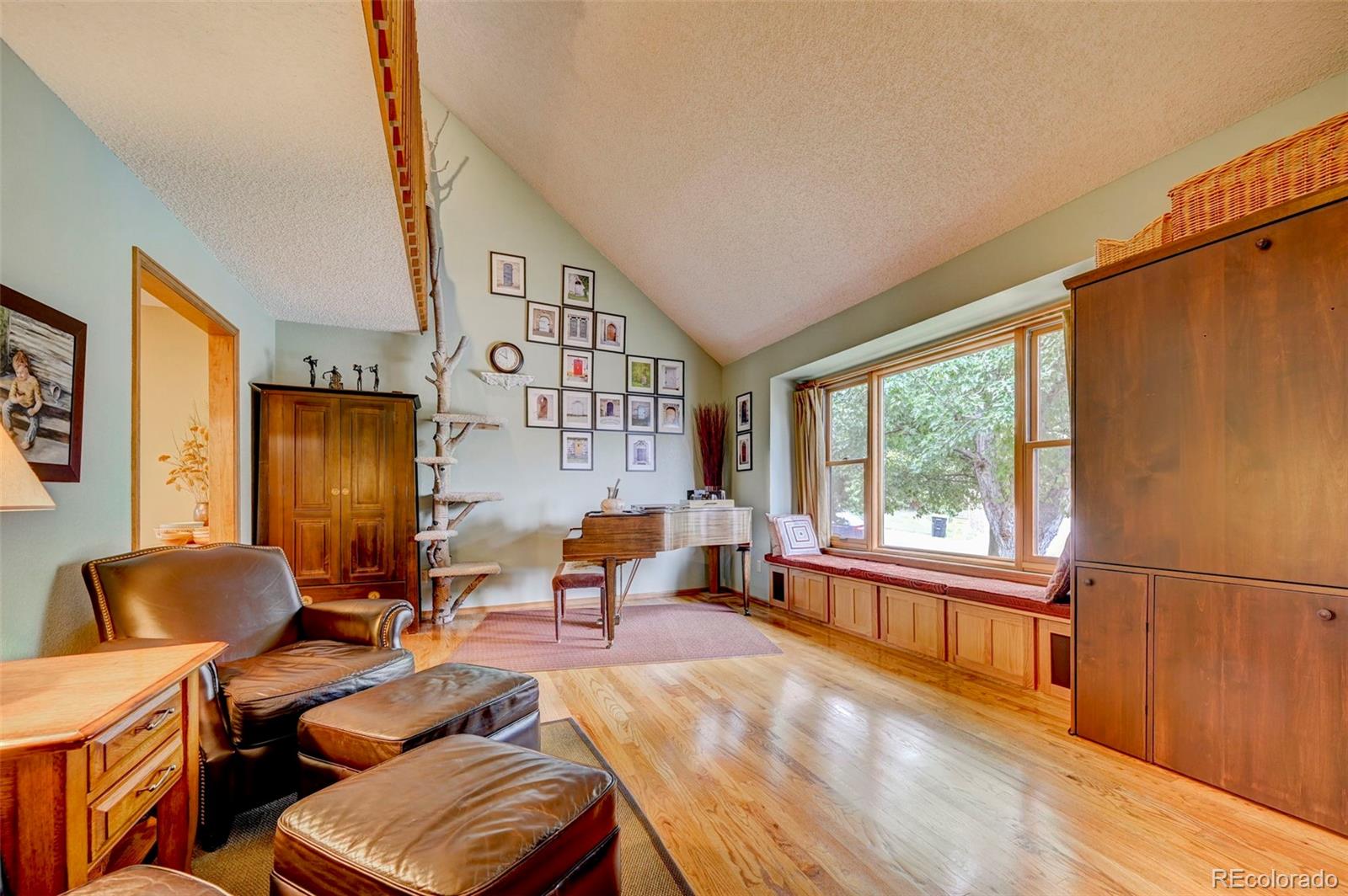 920 Grey Eagle Circle N