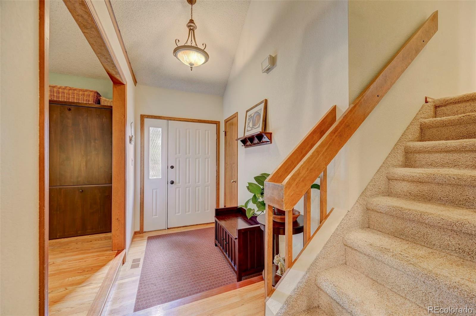 920 Grey Eagle Circle N