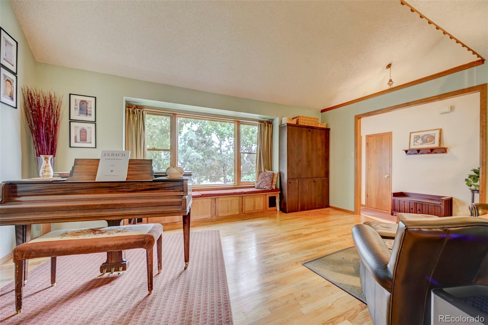 920 Grey Eagle Circle N