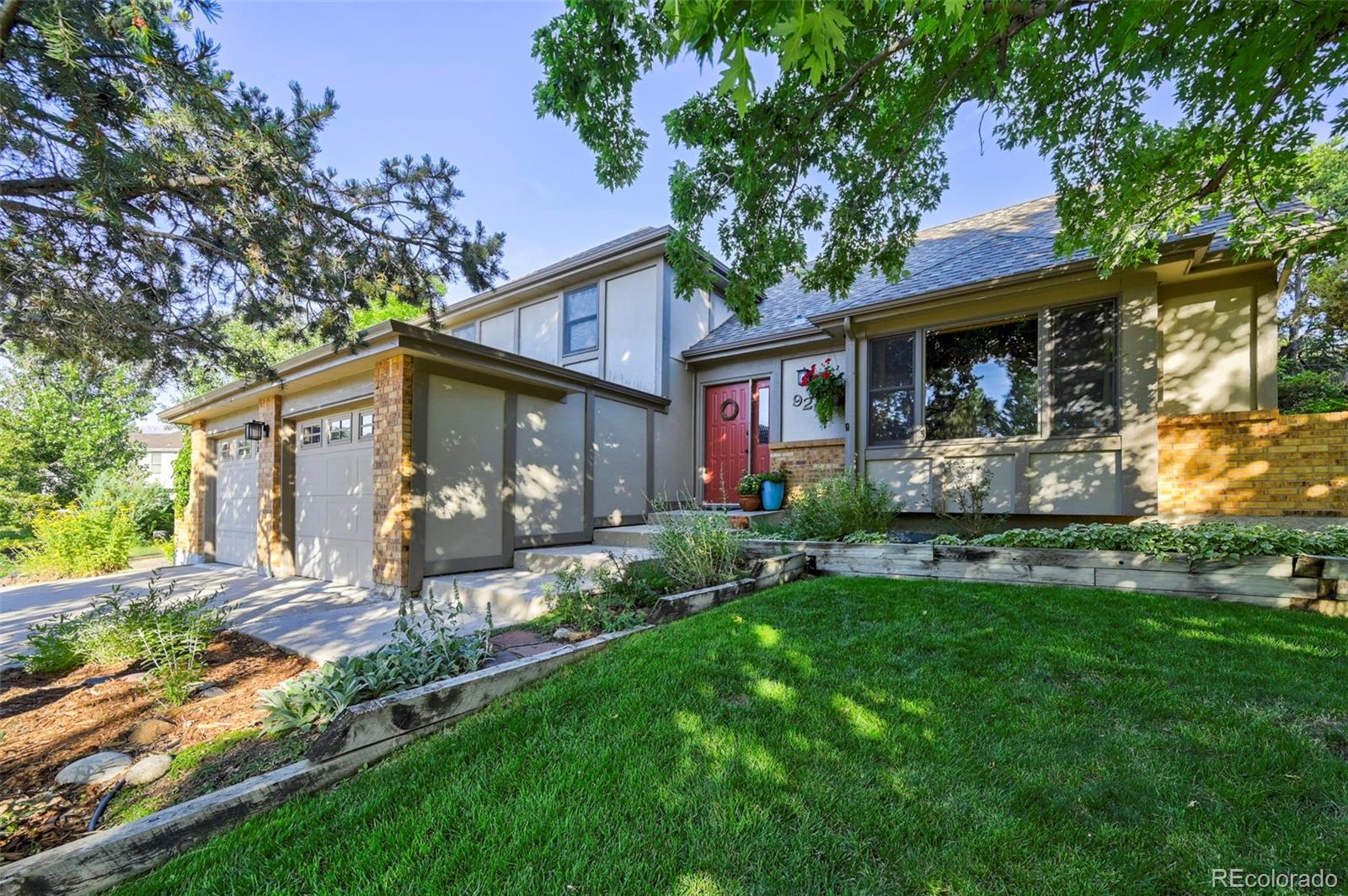 920 Grey Eagle Circle N