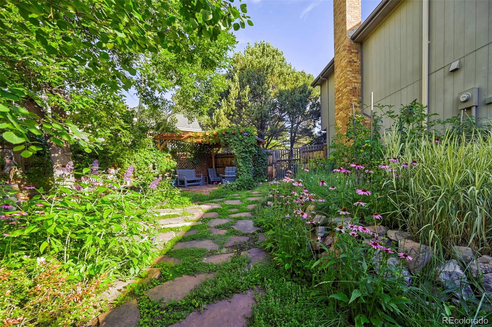 920 Grey Eagle Circle N