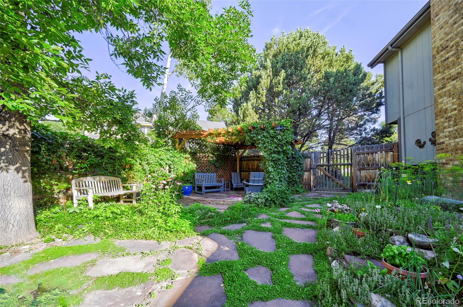 920 Grey Eagle Circle N