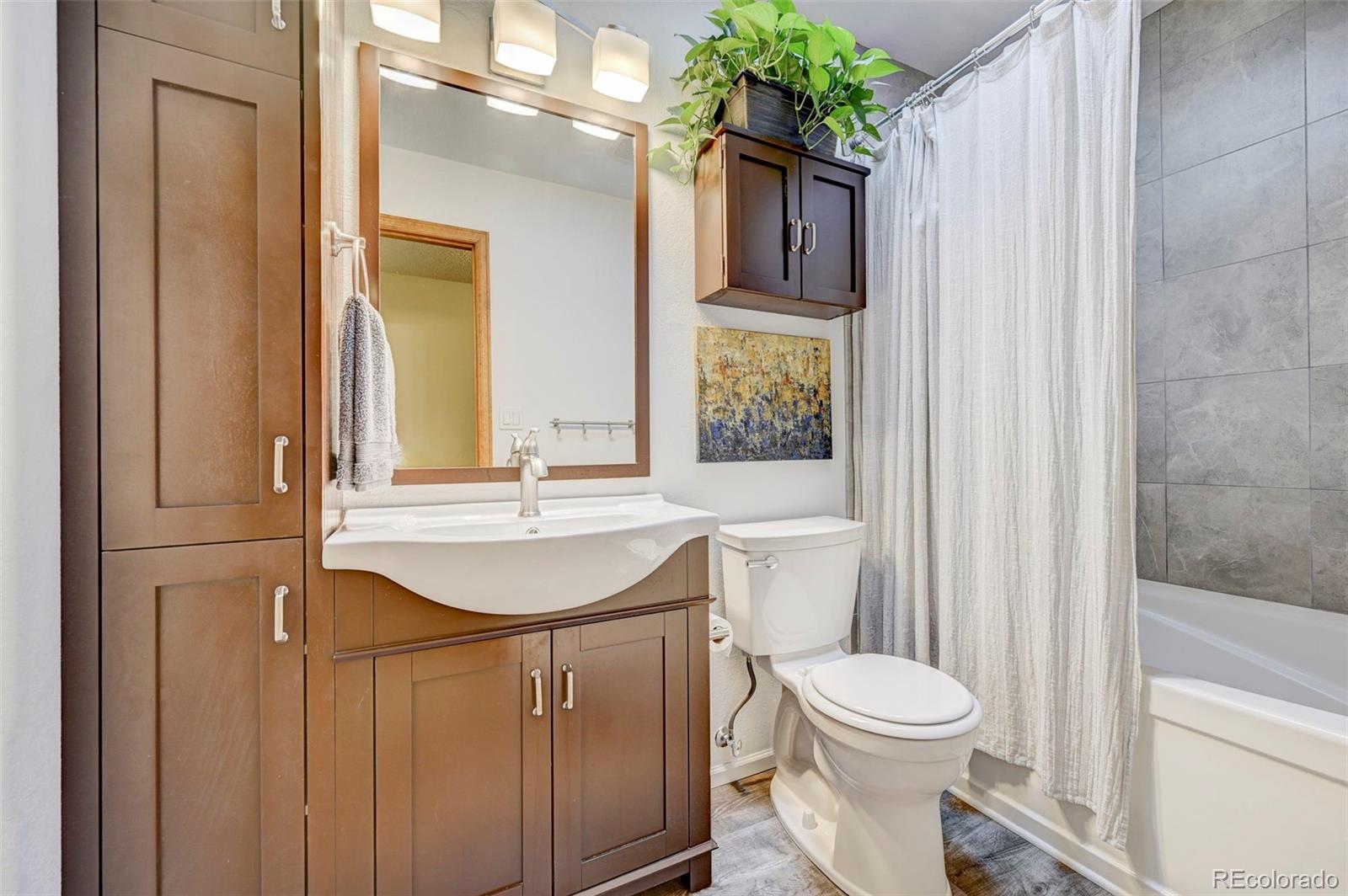 920 Grey Eagle Circle N