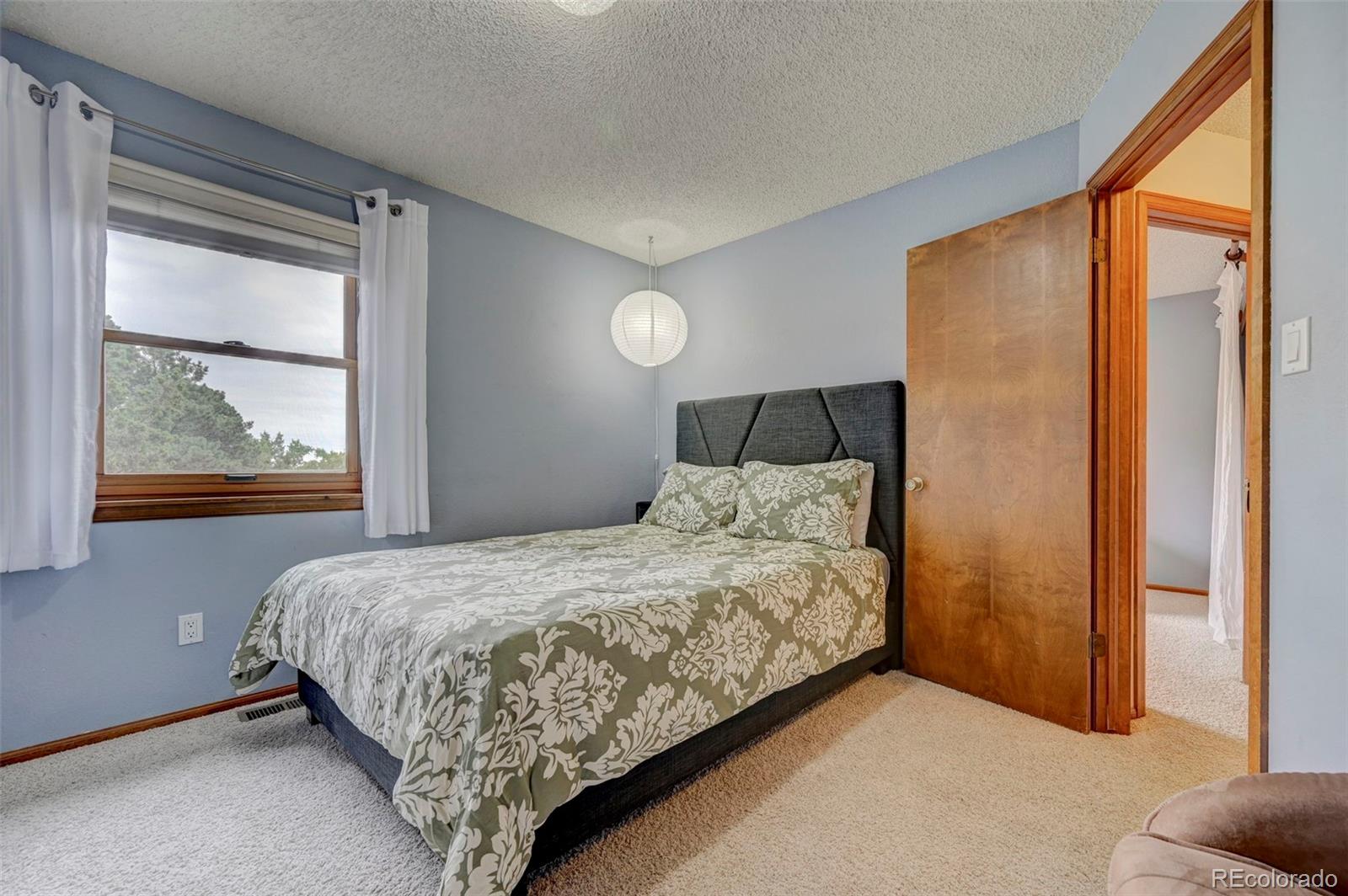 920 Grey Eagle Circle N