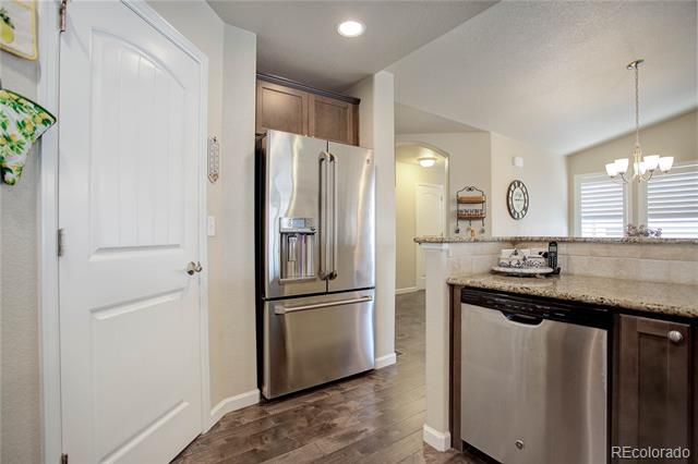 8032 Potentilla Grove