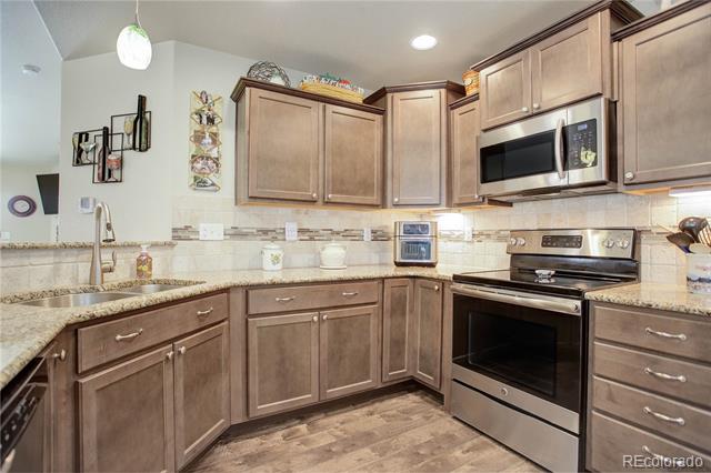 8032 Potentilla Grove