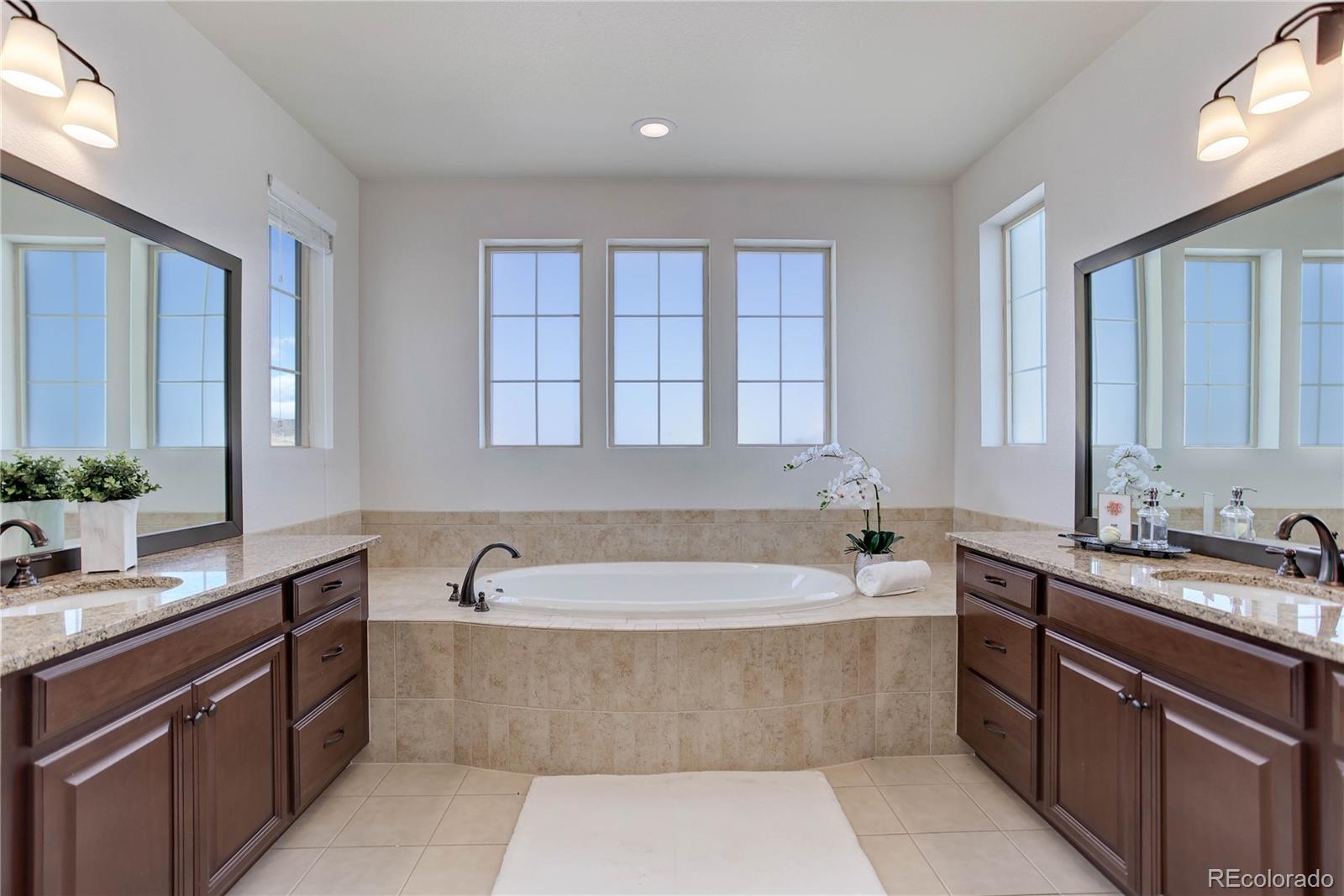 8727 Hunters Hill Lane