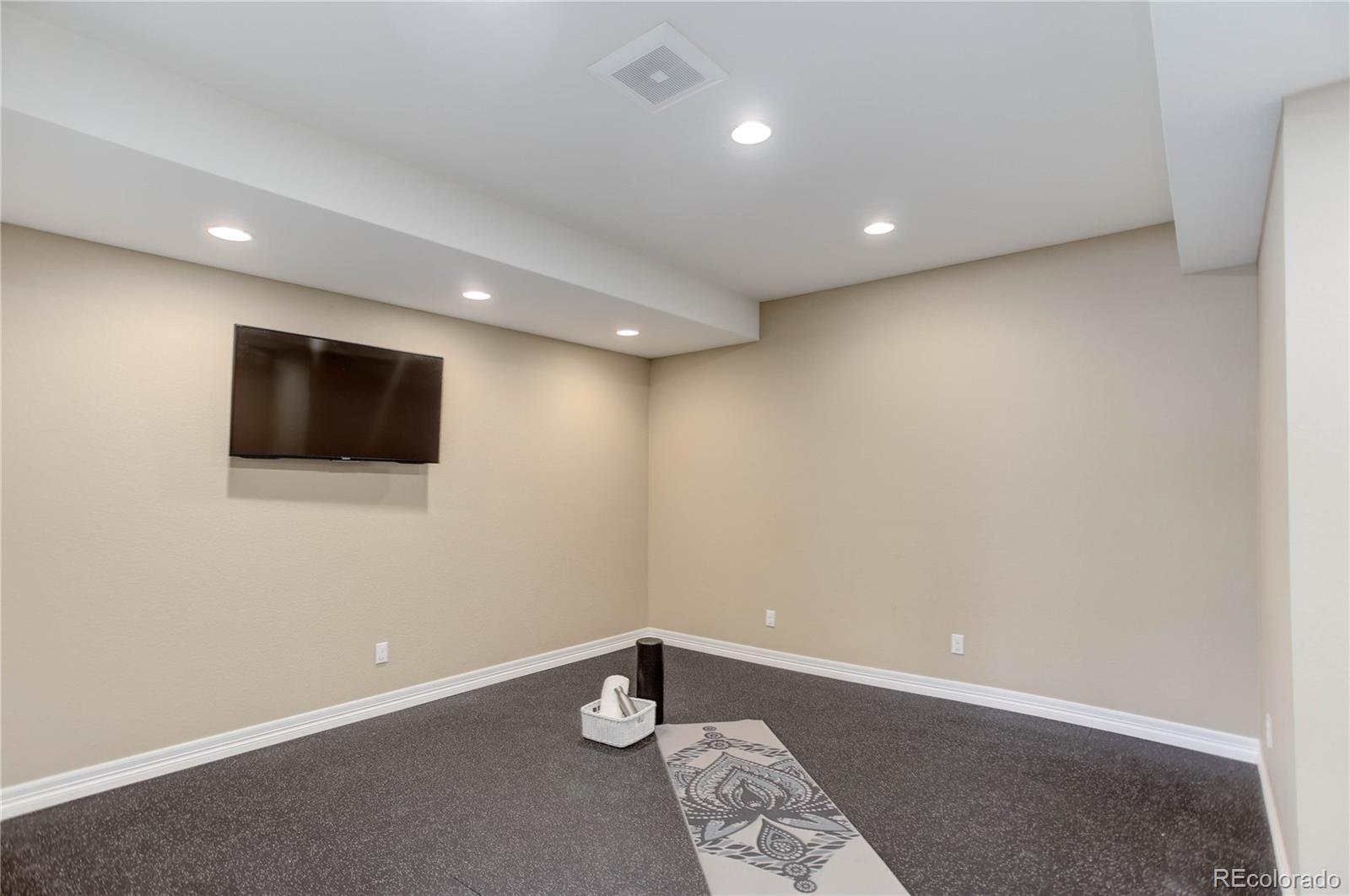 8727 Hunters Hill Lane