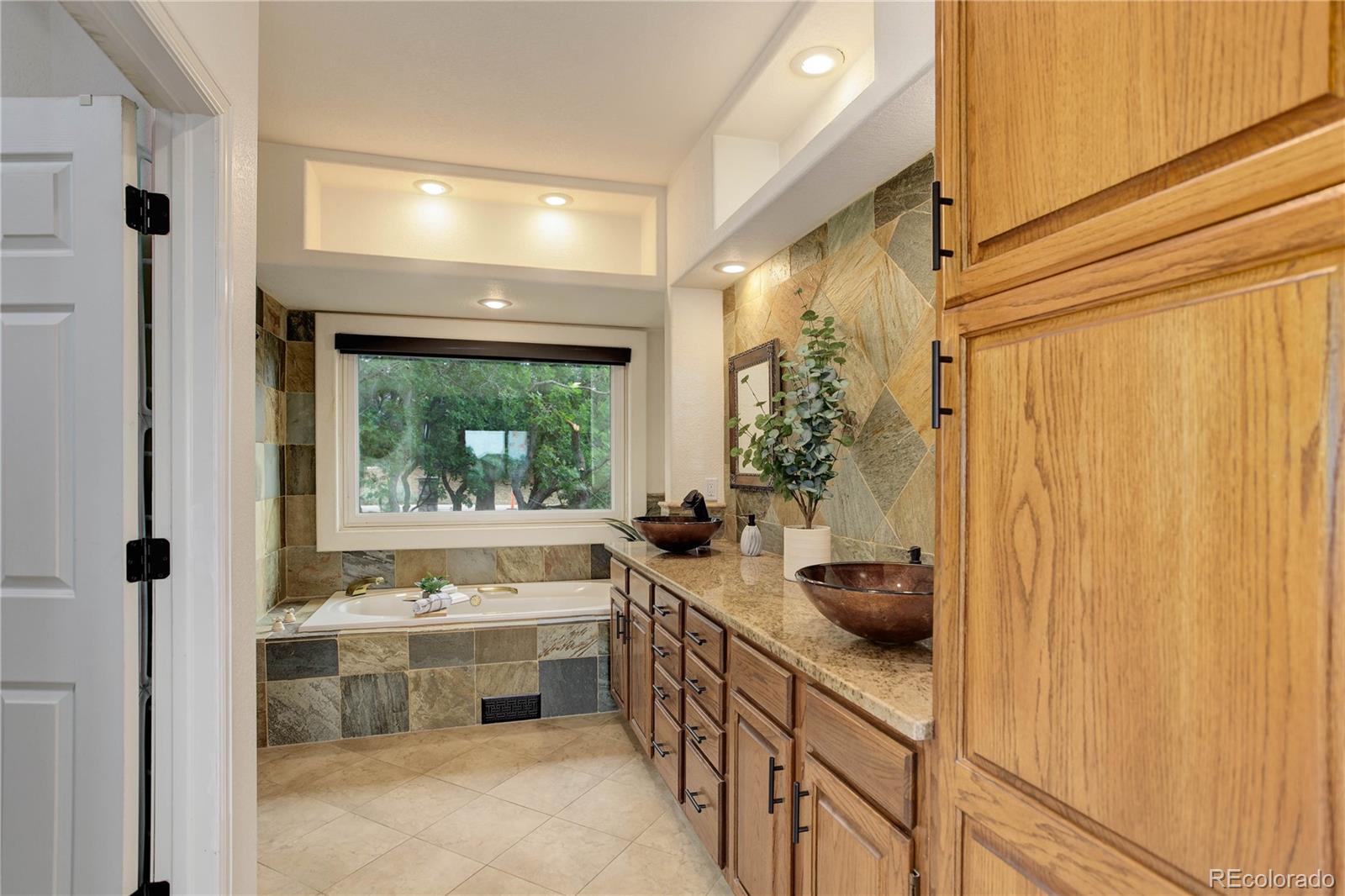 1985 Oak Hills Drive