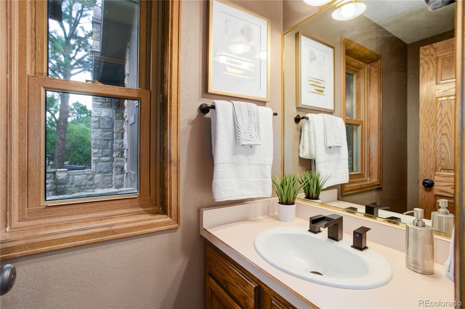 1985 Oak Hills Drive