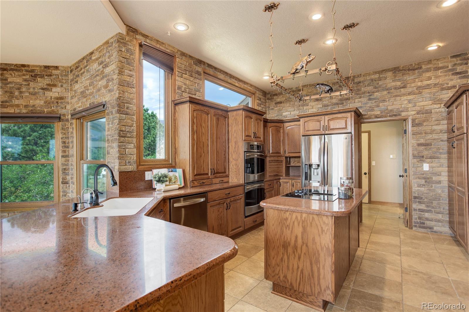 1985 Oak Hills Drive