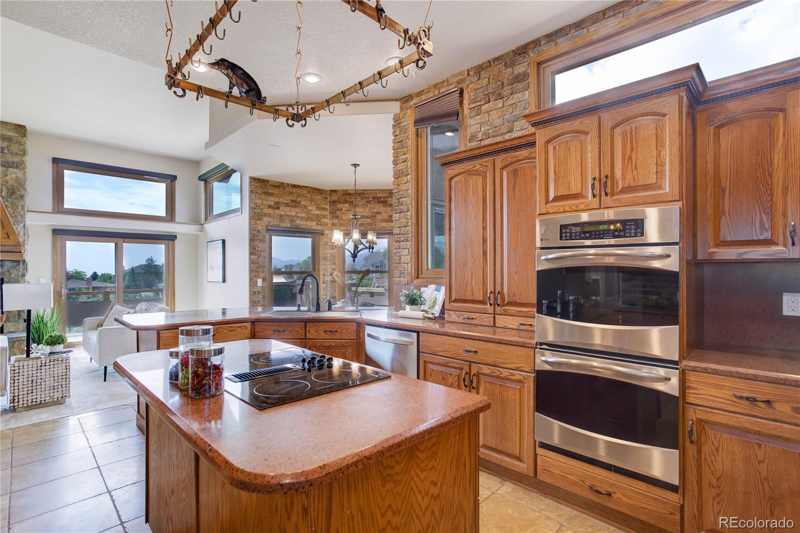 1985 Oak Hills Drive