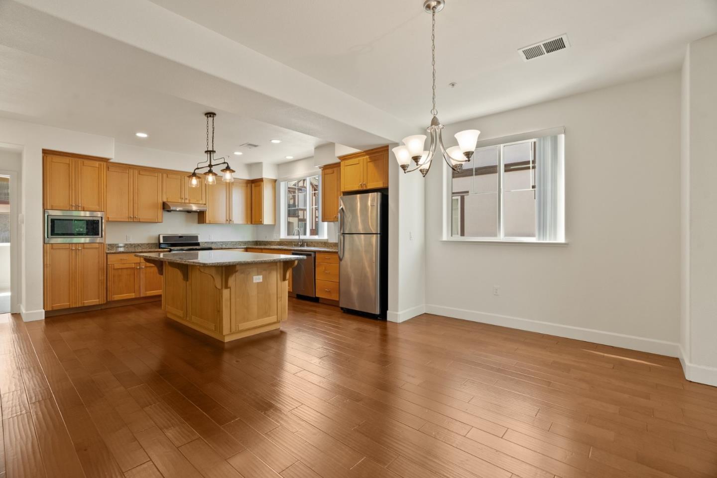 15735 Ibiza LN