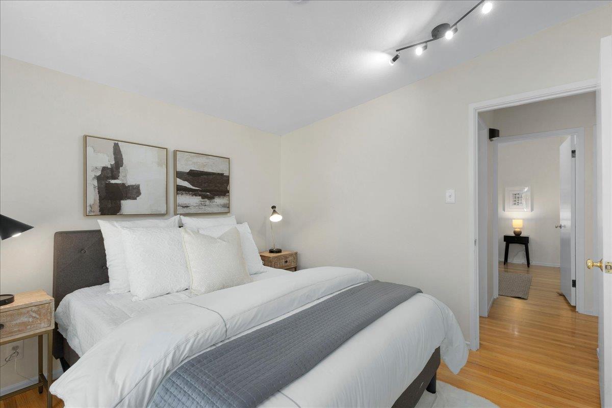 136 Thompson AVE