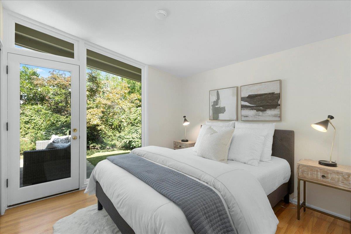 136 Thompson AVE