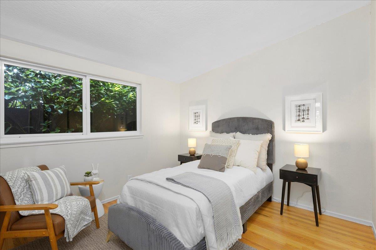 136 Thompson AVE