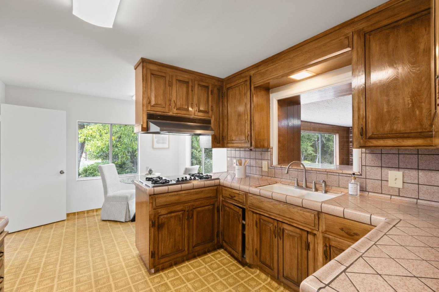 19517 Mockingbird Hill LN