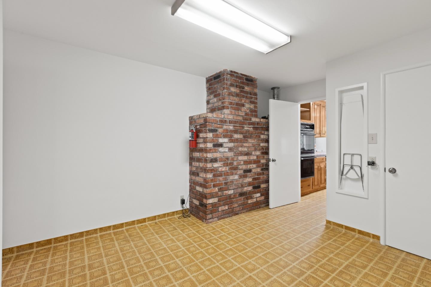 19517 Mockingbird Hill LN