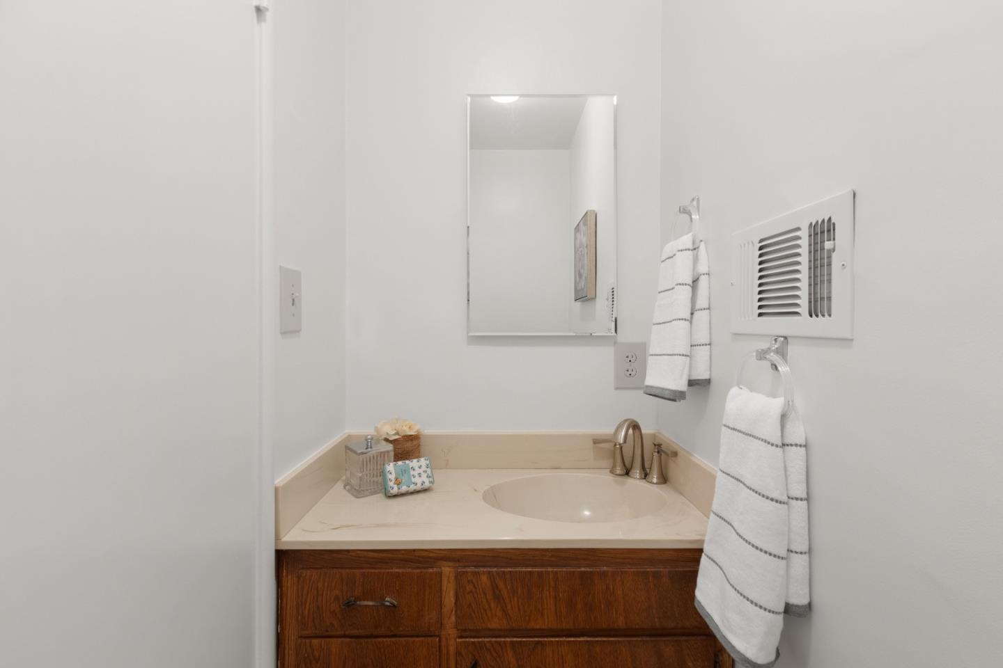 19517 Mockingbird Hill LN