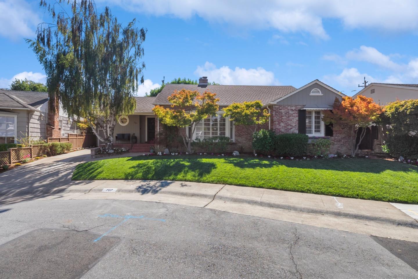 707 W Capistrano WAY