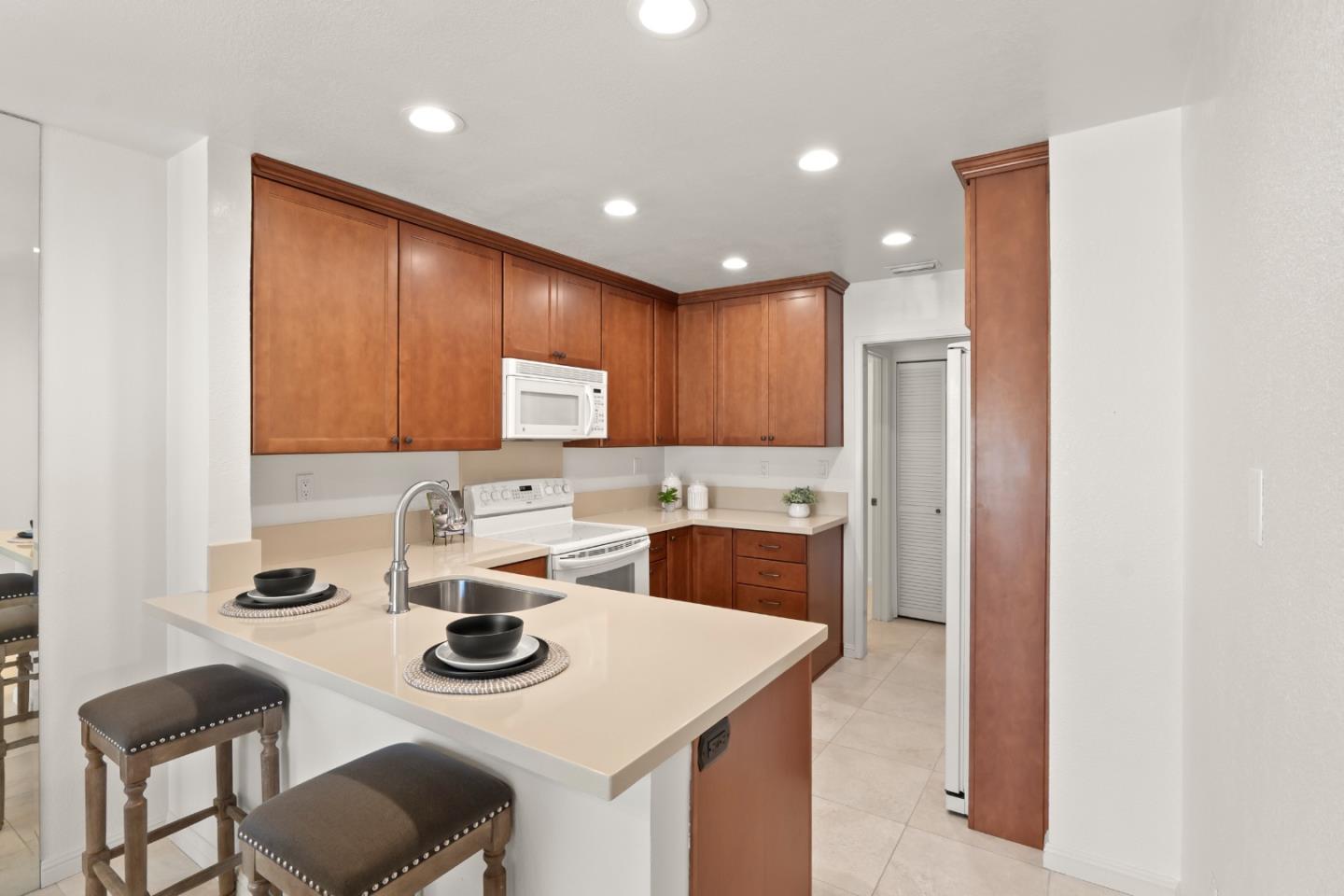 1883 Huxley CT