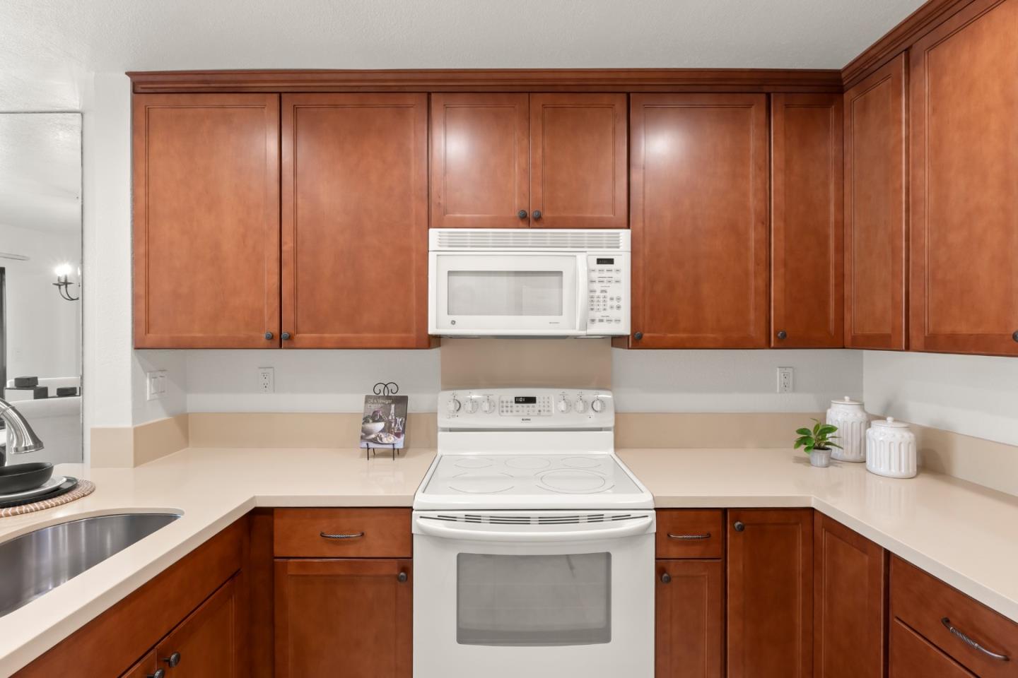 1883 Huxley CT