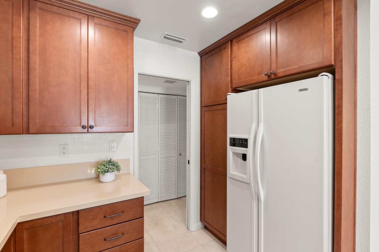 1883 Huxley CT