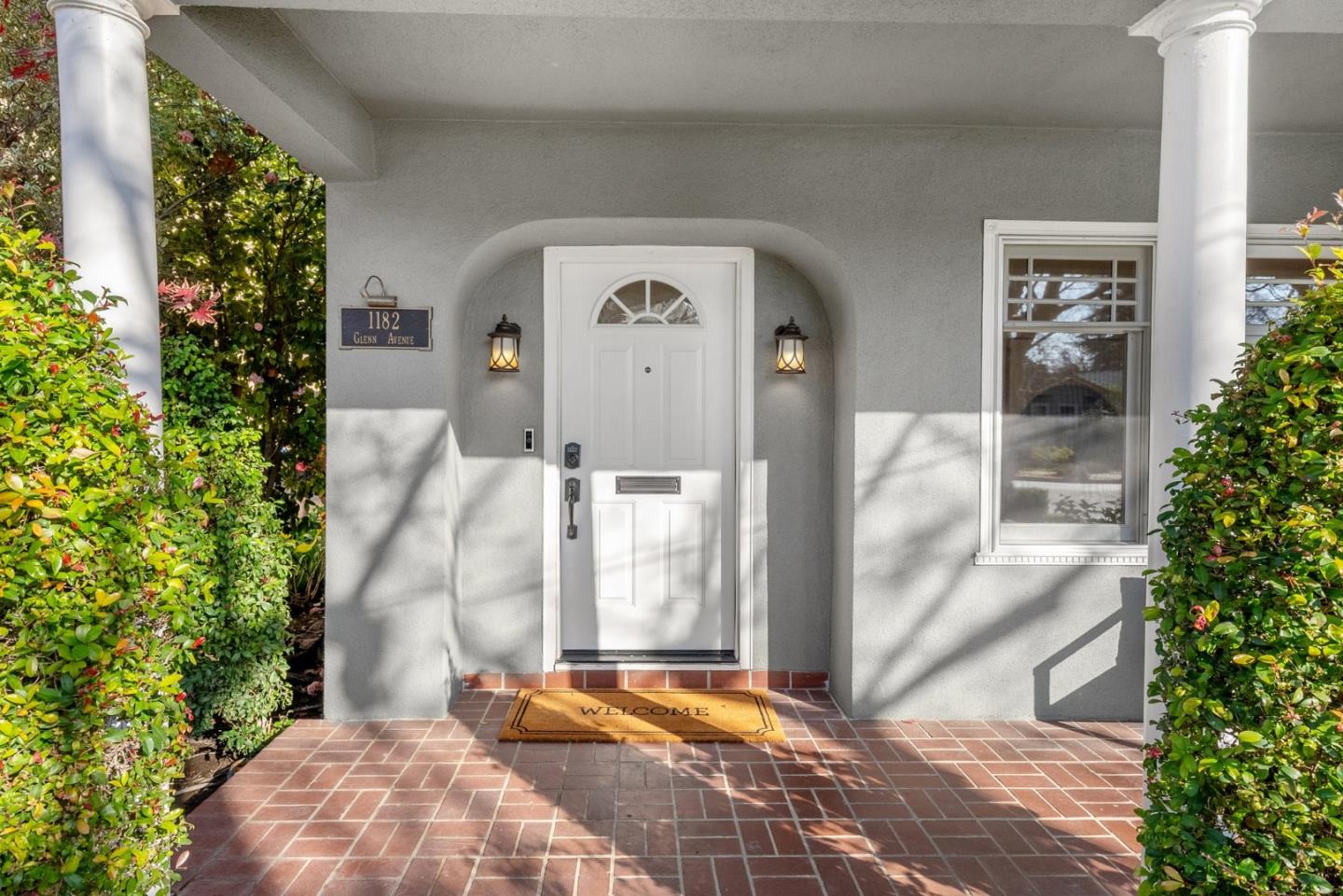 1182 Glenn AVE