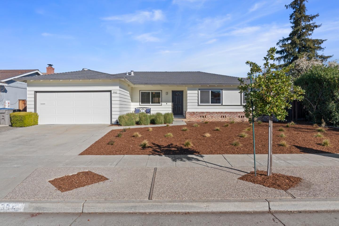 3942 Heppner LN
