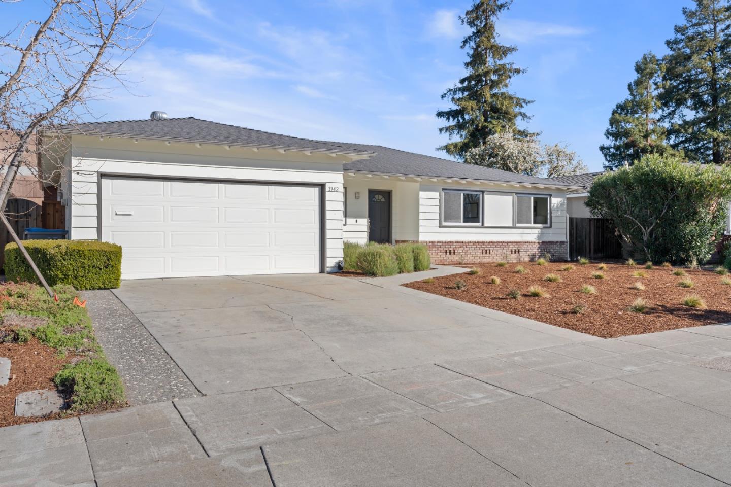 3942 Heppner LN