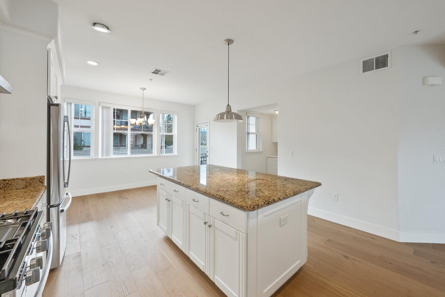 15765 Ibiza LN