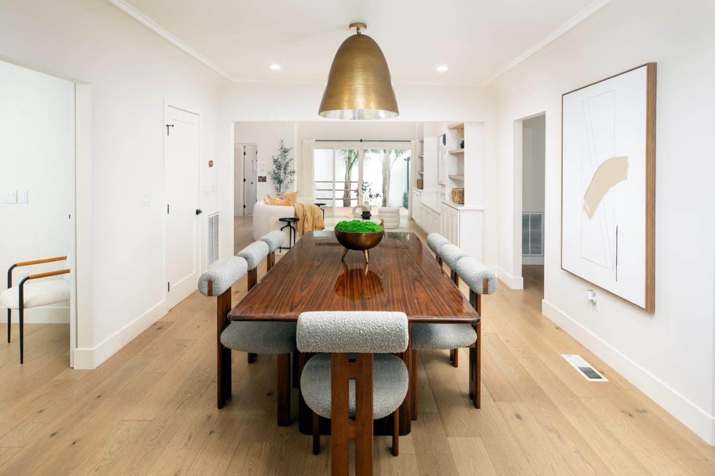 1384 Mariposa AVE