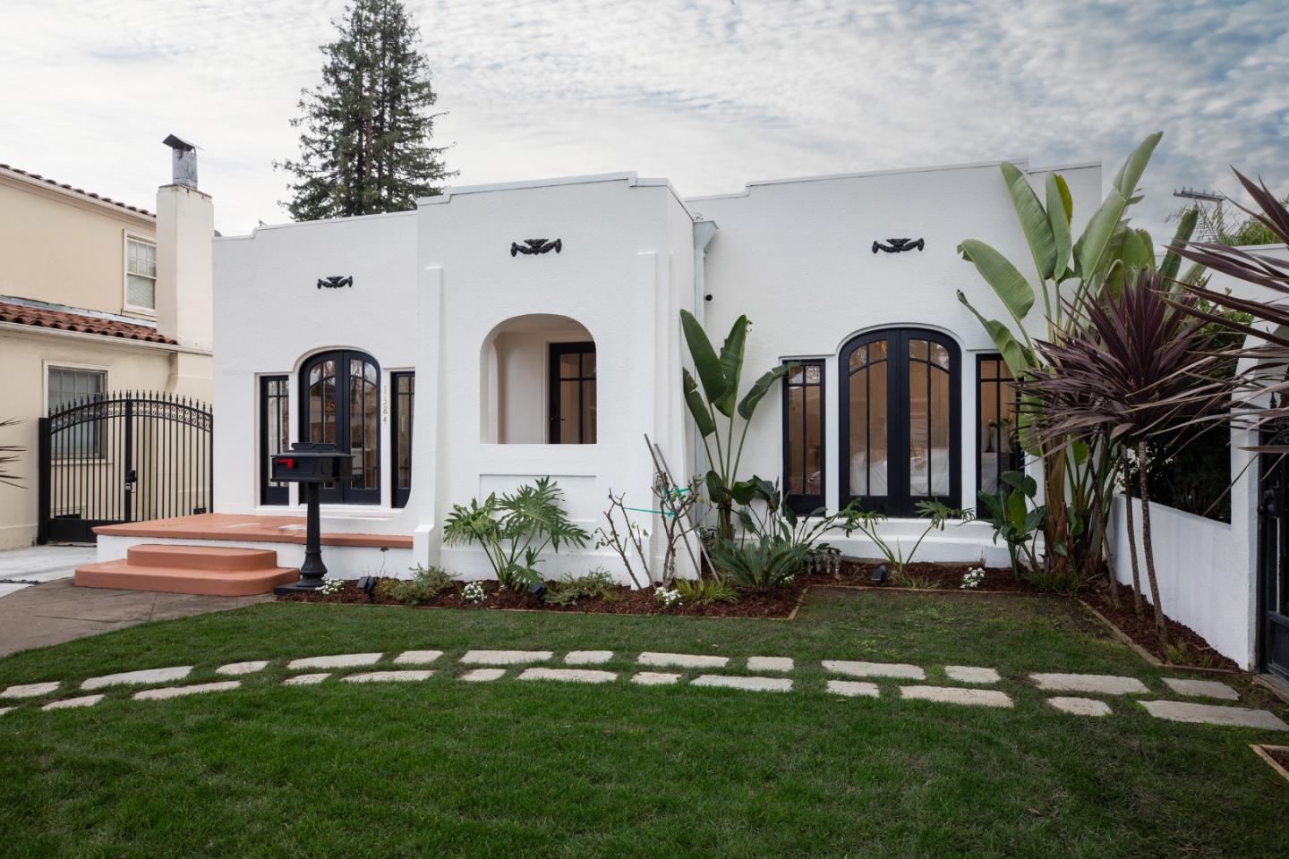 1384 Mariposa AVE