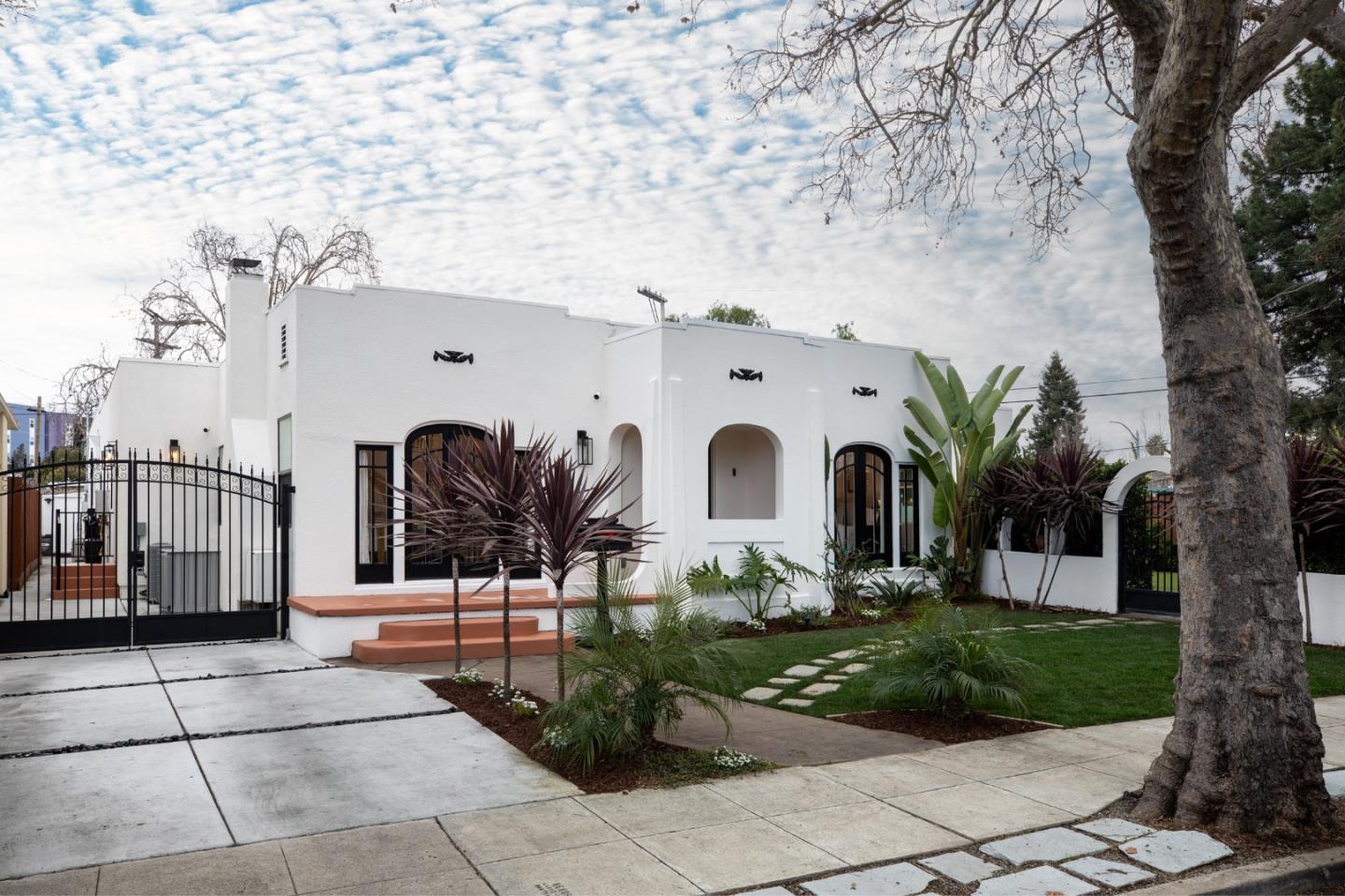1384 Mariposa AVE