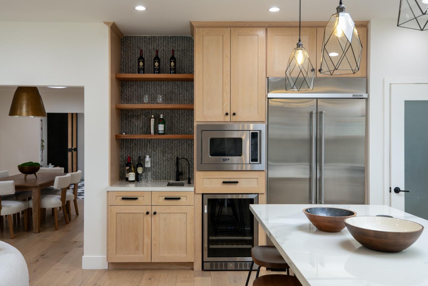1384 Mariposa AVE