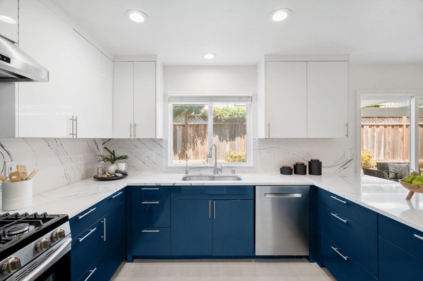 625 Coast Range Drive