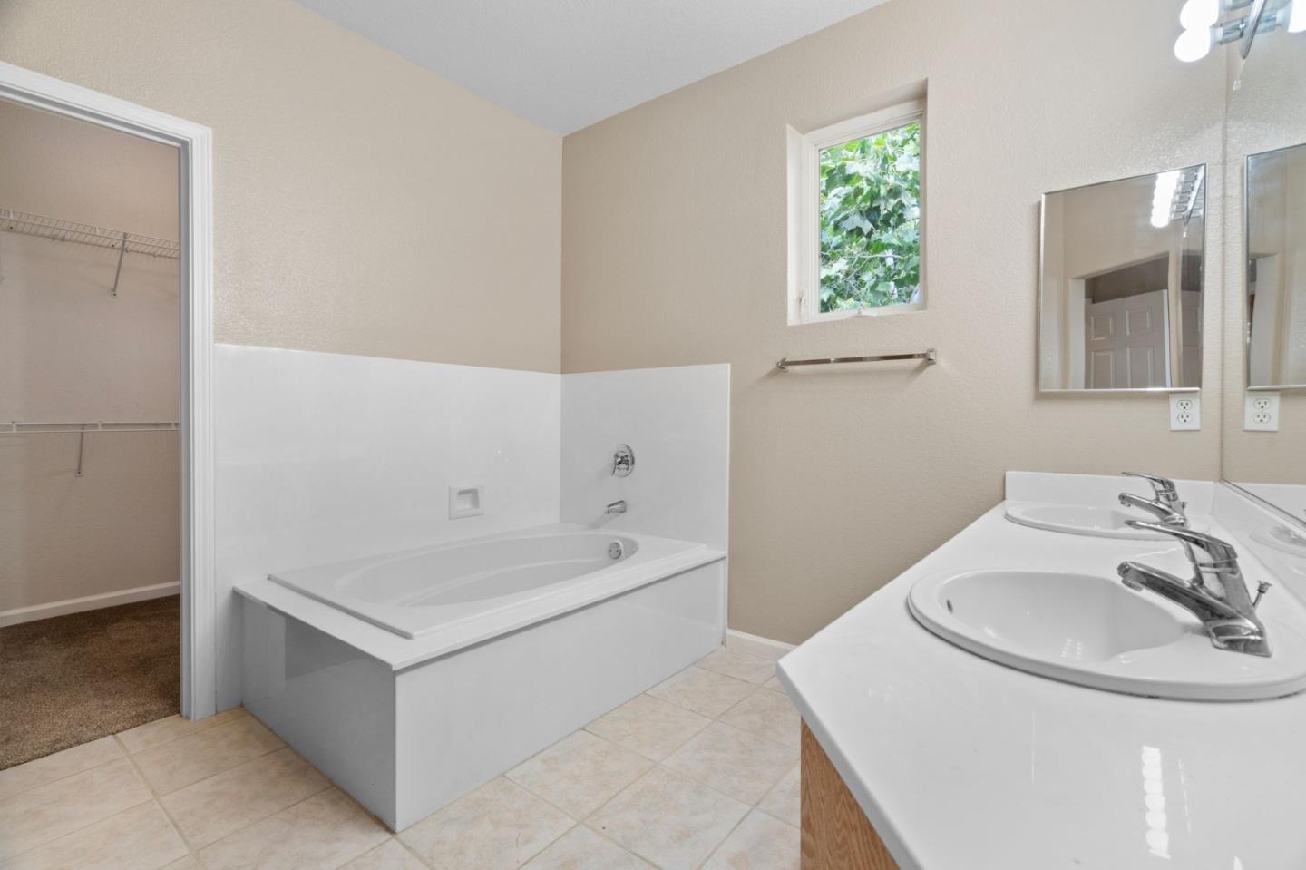 505 Tower Hill Avenue 611