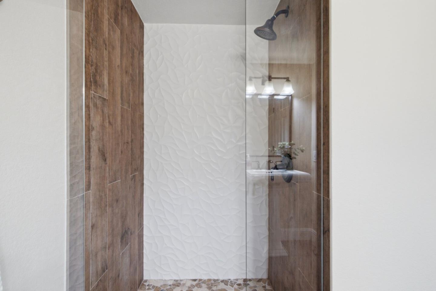 5352 Hounds EST