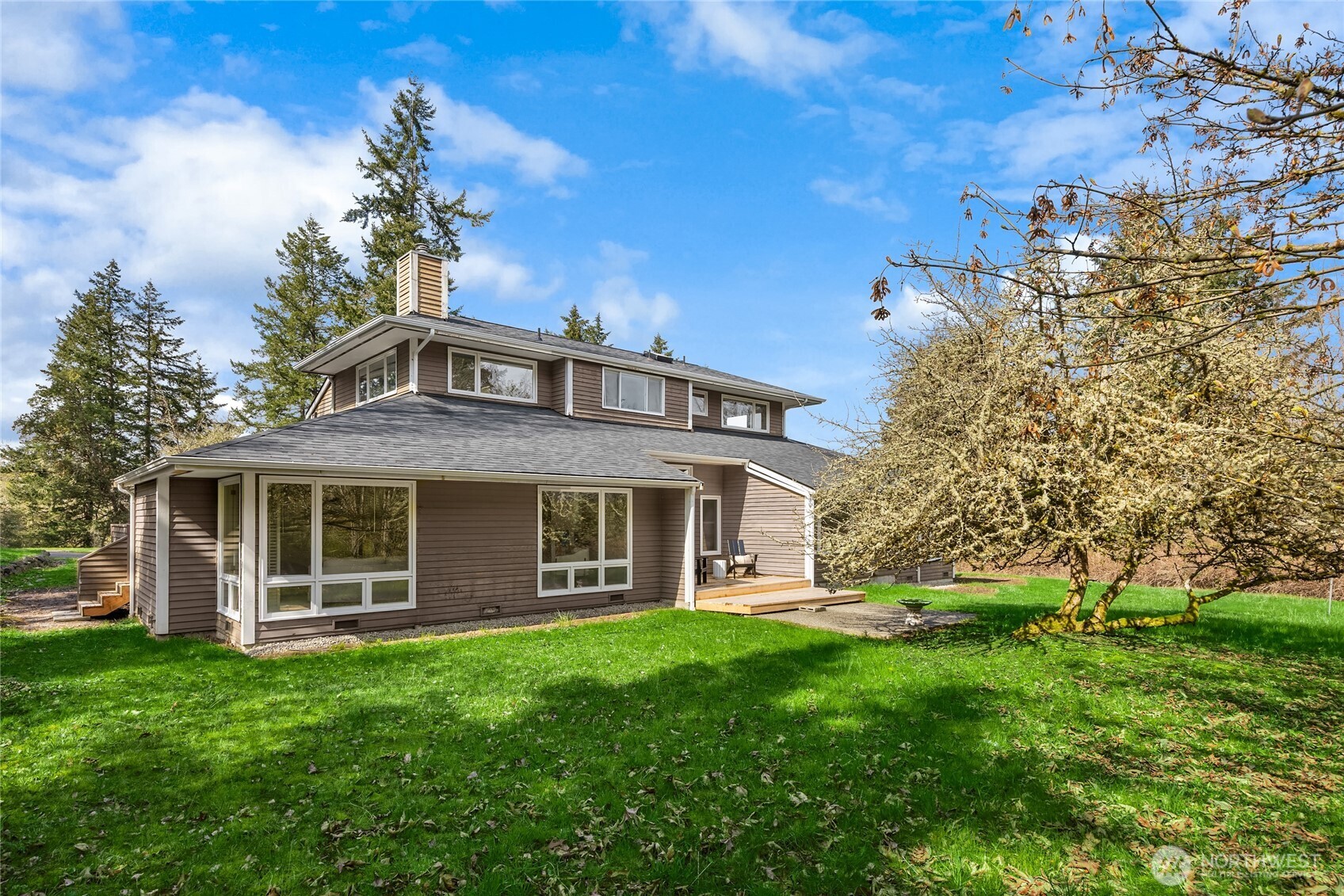 10123 NE Kitsap Street
