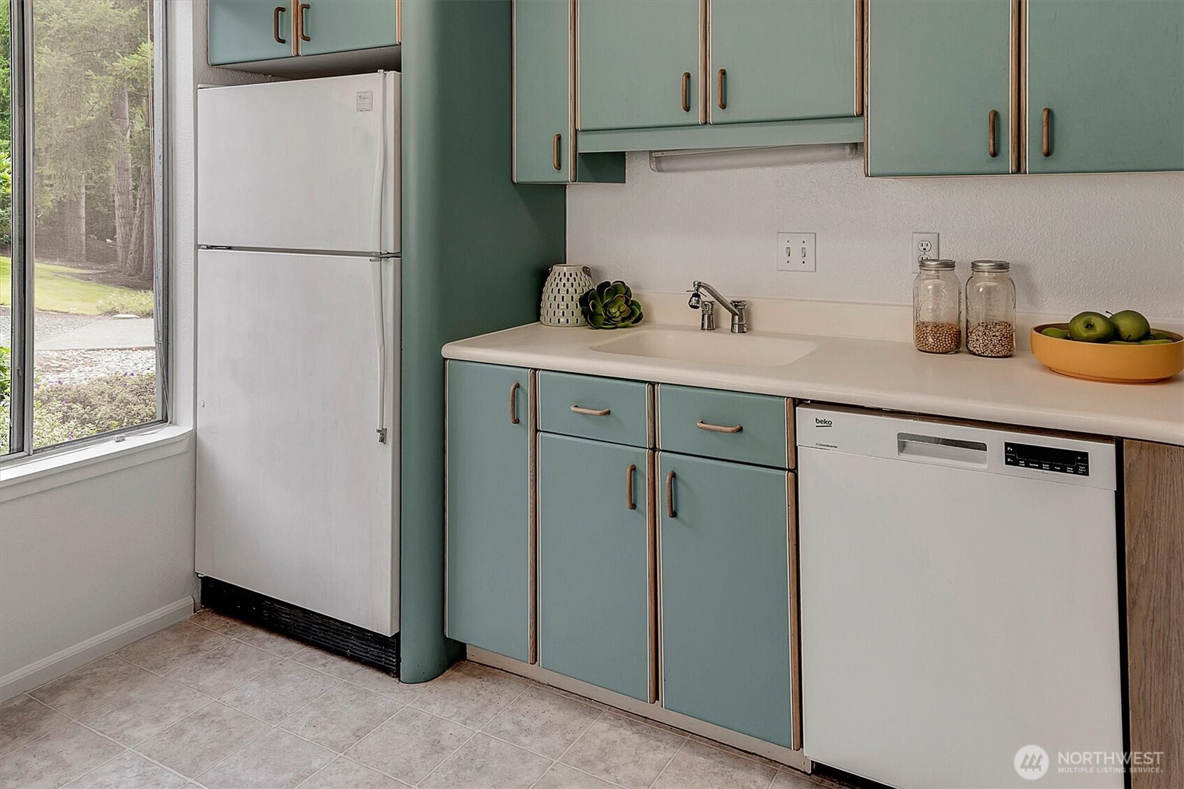 4641 West Lake Sammamish Parkway SE Unit: F105