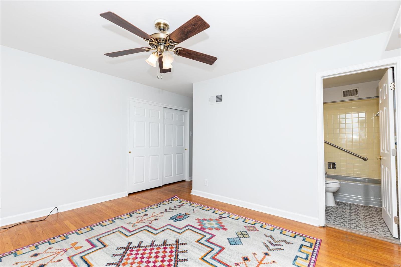 5904 Apple Valley Drive