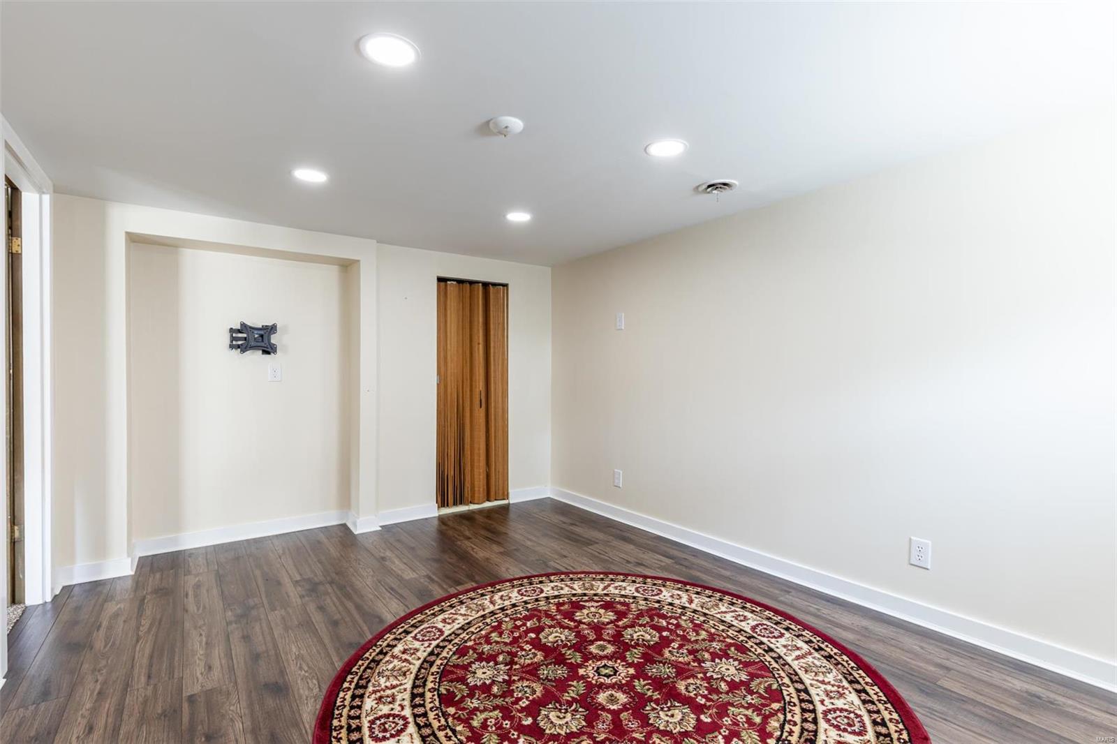 5904 Apple Valley Drive