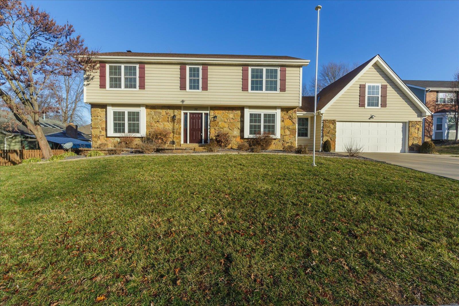 32 Colonade Court