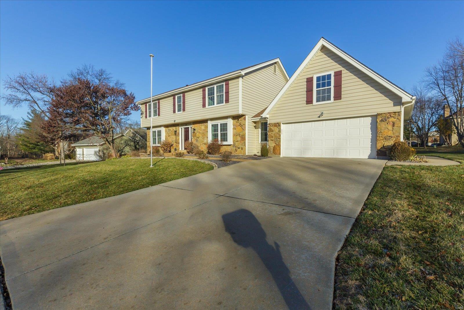 32 Colonade Court